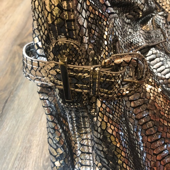 Metallic Sliver Snakeskin Purse - Picture 16 of 17